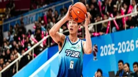 安切洛蒂执教皇马200场西甲里程碑，赛后获赠纪念战袍